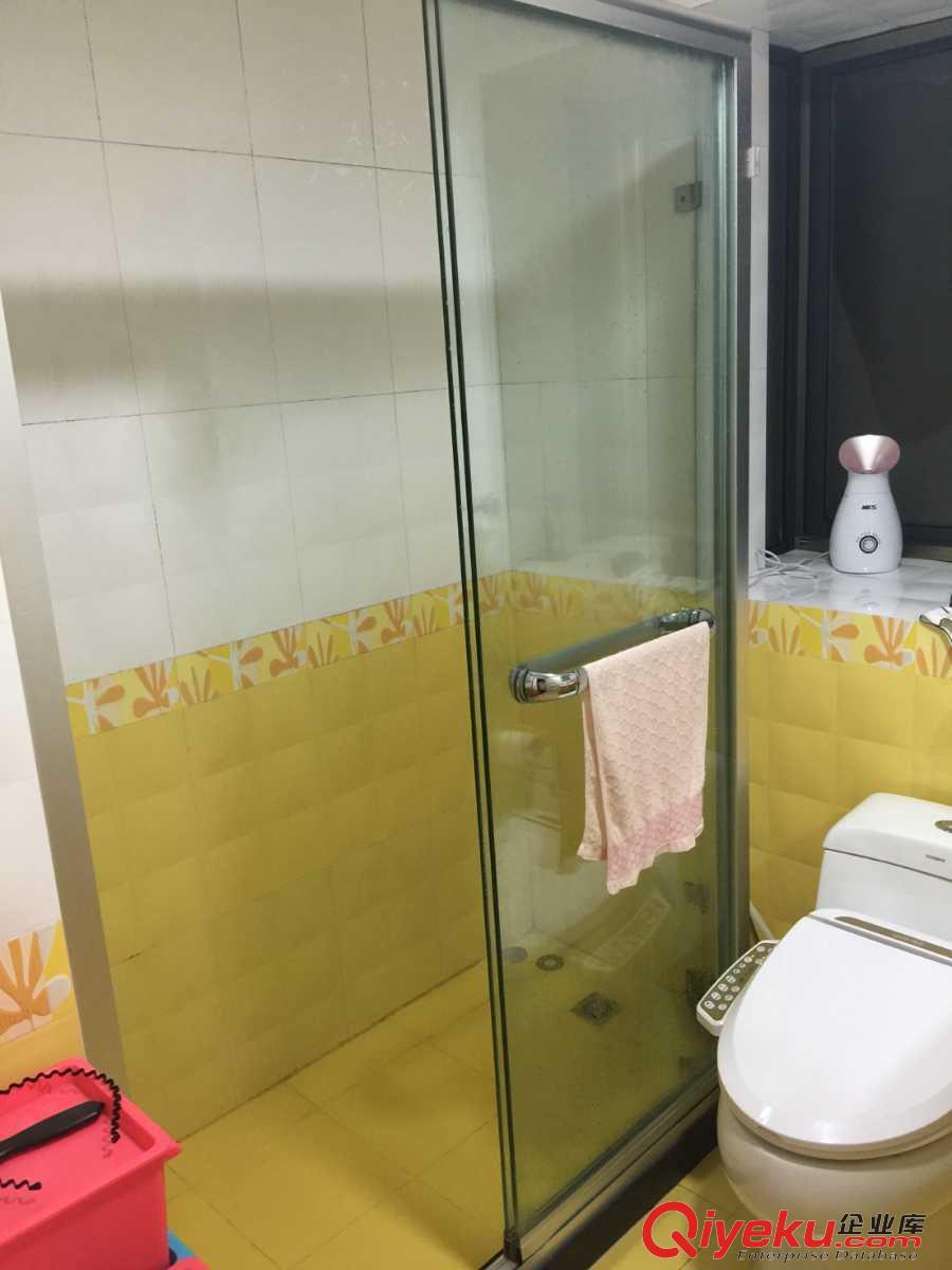 上海巴斯曼淋浴房維修  虹口區(qū)淋浴房移門維修  淋浴房滑輪鉸鏈更換