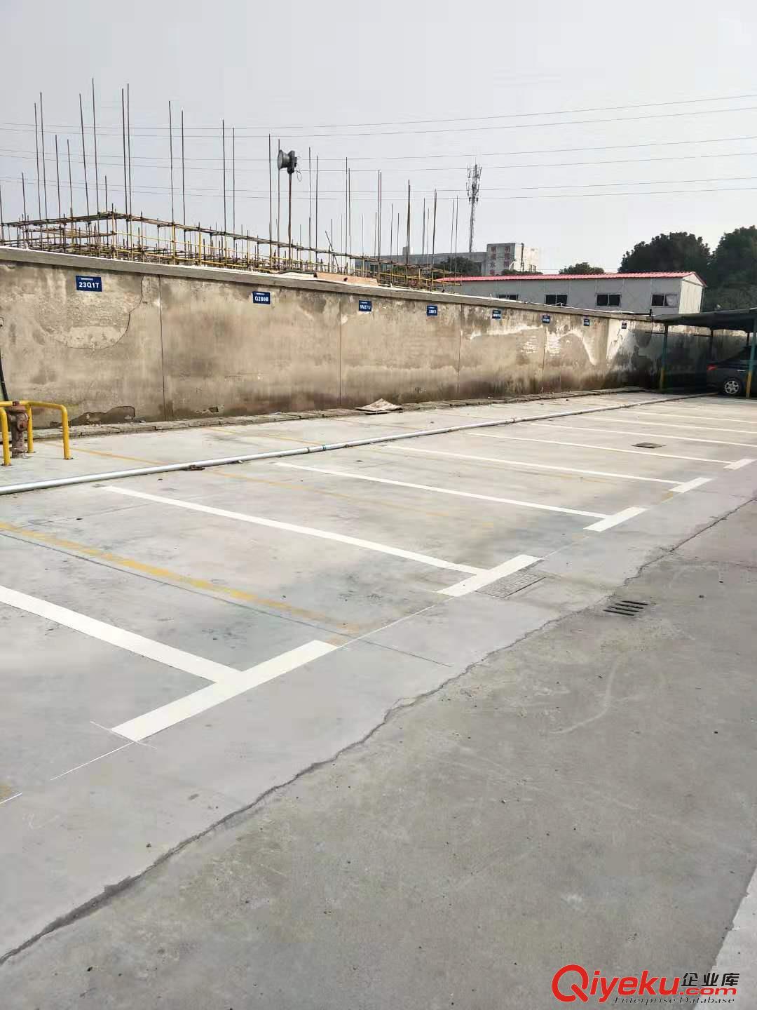 供應(yīng)蘇州順路交通HX02車行道、行車道、人車分離標志線畫線價格
