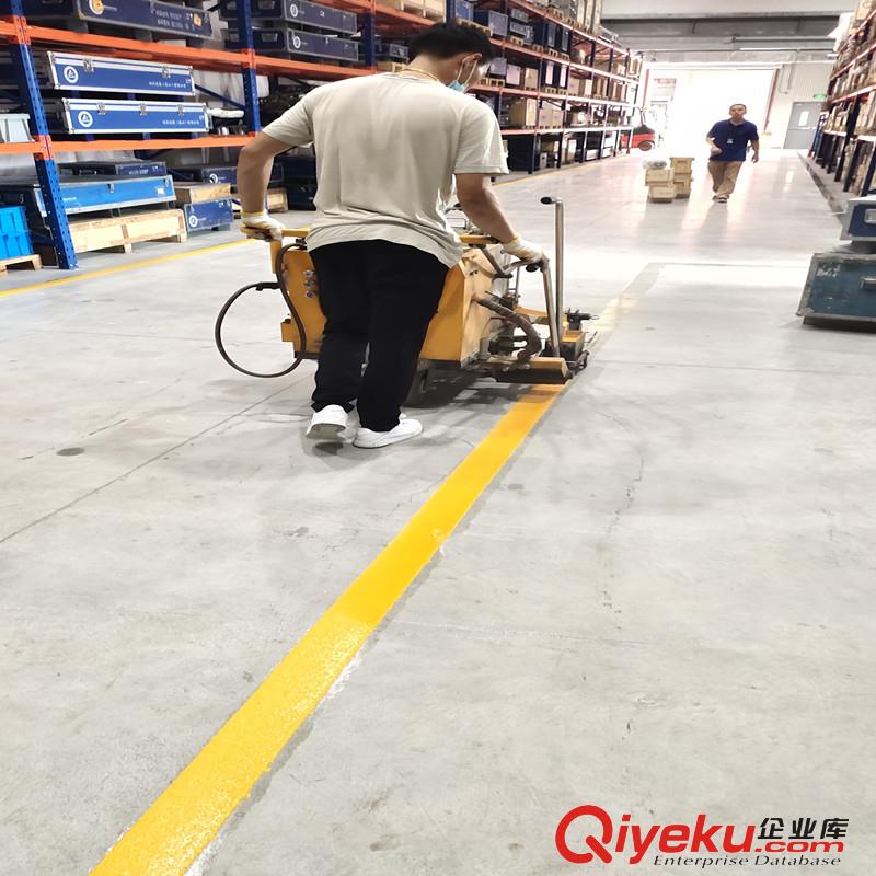供應(yīng)蘇州車(chē)間標(biāo)記畫(huà)線(xiàn)價(jià)格 蘇州熱熔畫(huà)線(xiàn)一米價(jià)格原始圖片2