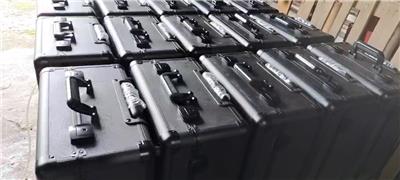 具有通用性，适合灯饰等产品的展示样品箱，医疗箱，工具箱，化妆品箱，送餐箱等都通用，按客户的要求及尺寸定制