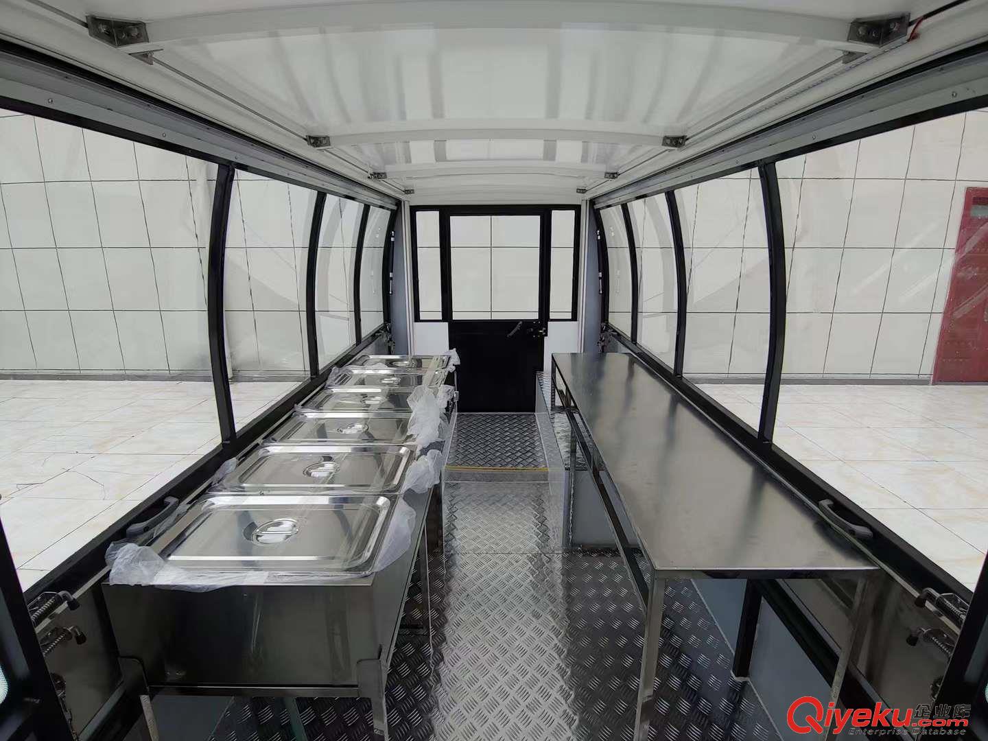 四輪箱式電動送餐車