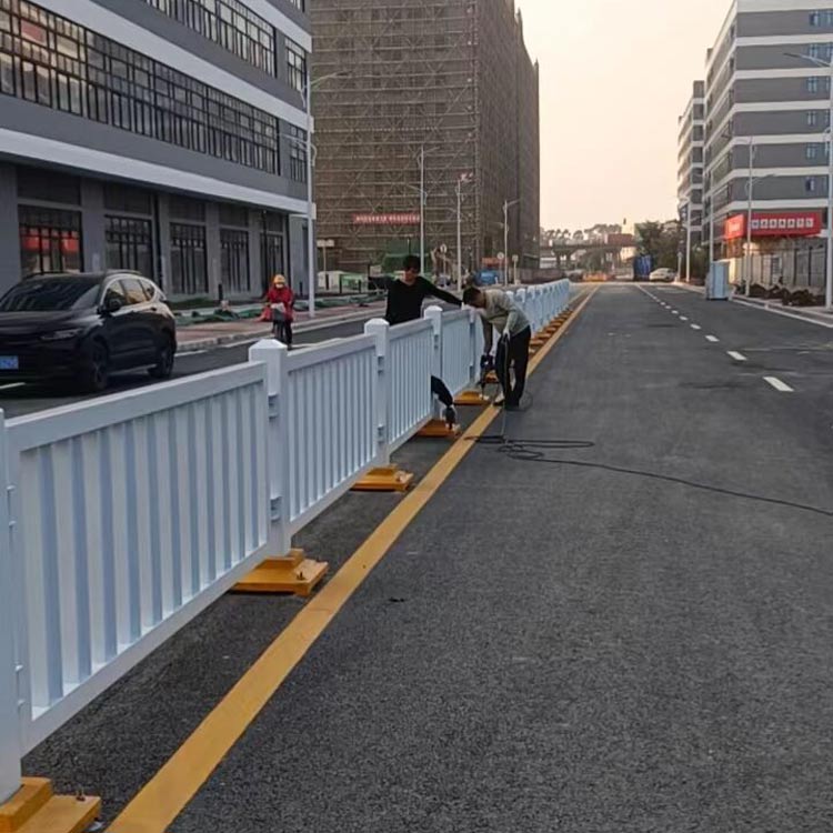 港式護(hù)欄多少錢一米 機(jī)非隔離欄桿尺寸 深圳市政柵欄廠家
