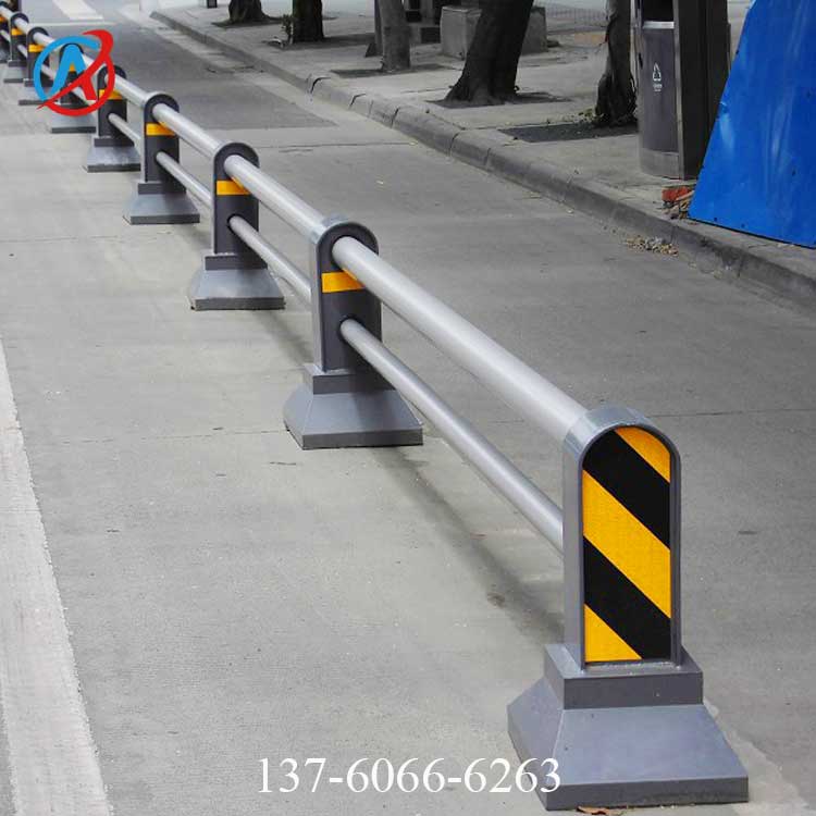 機非隔離護欄設(shè)置標(biāo)準(zhǔn) 道路欄桿圖片 深圳路中港式護欄價格