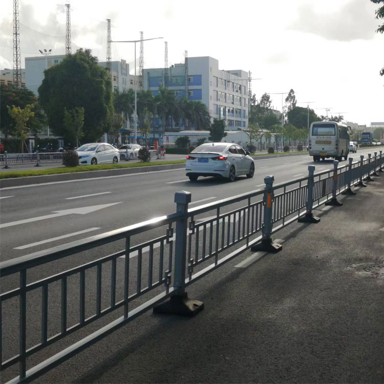 道路隔離欄桿成品 中山機非道路護欄價格