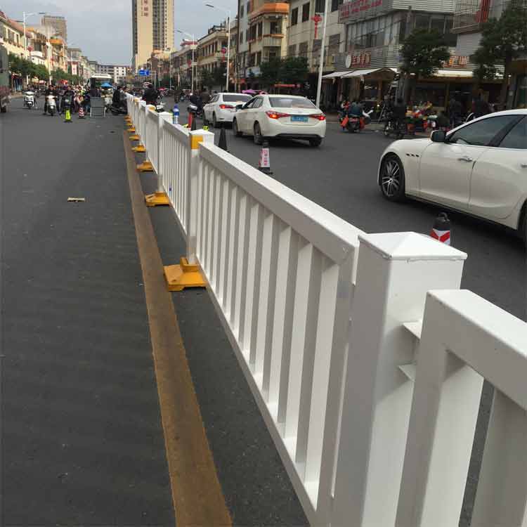 公路隔離帶護欄加工 深圳道路欄桿安裝