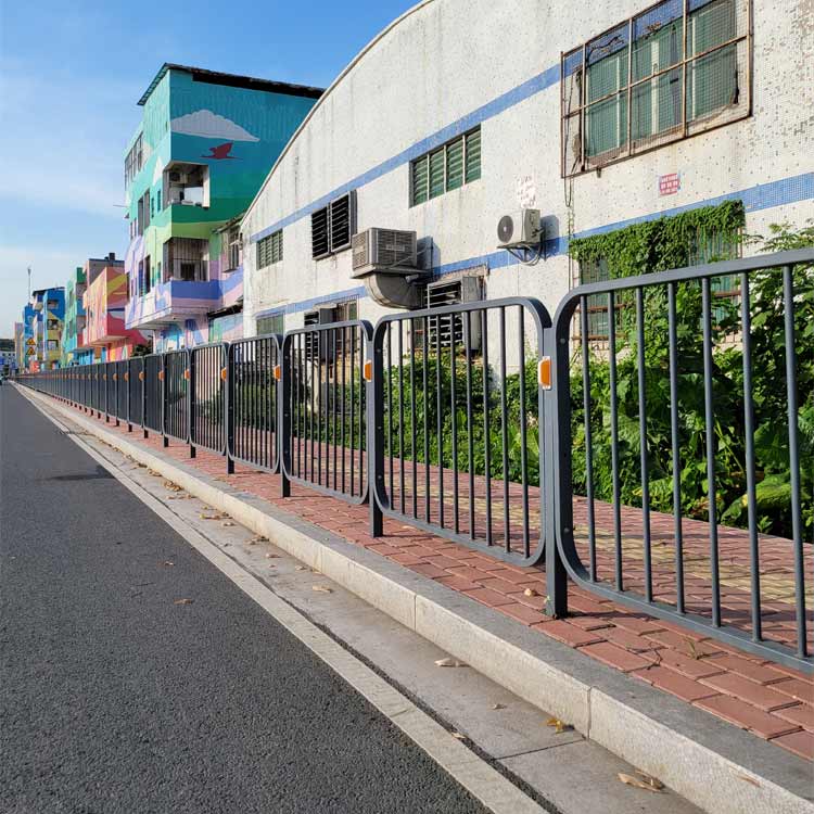 雕刻板市政護(hù)欄 裝飾板人行道欄桿 中山路中隔離柵欄