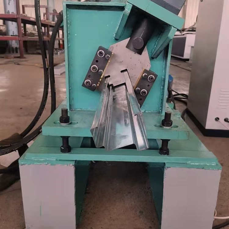 博遠(yuǎn)門框機(jī) 彩鋼金屬門框成型機(jī) 定制異形設(shè)備原始圖片3