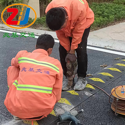 重慶生活小區公路劃線 地下停車場畫車位線