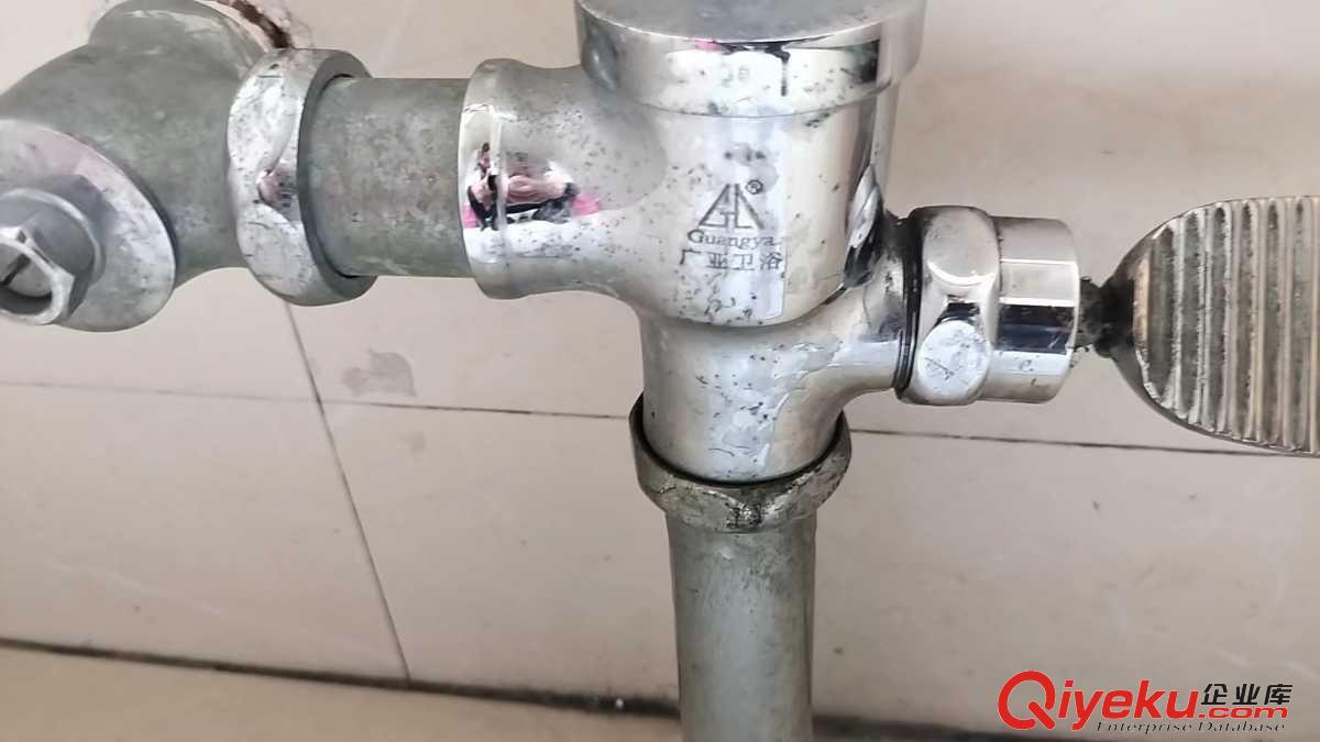 上海TOTO蹲便器腳踏板更換維修