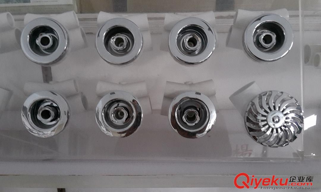  上海閔行莘莊爵士浴缸維修封堵沖浪口治理異味