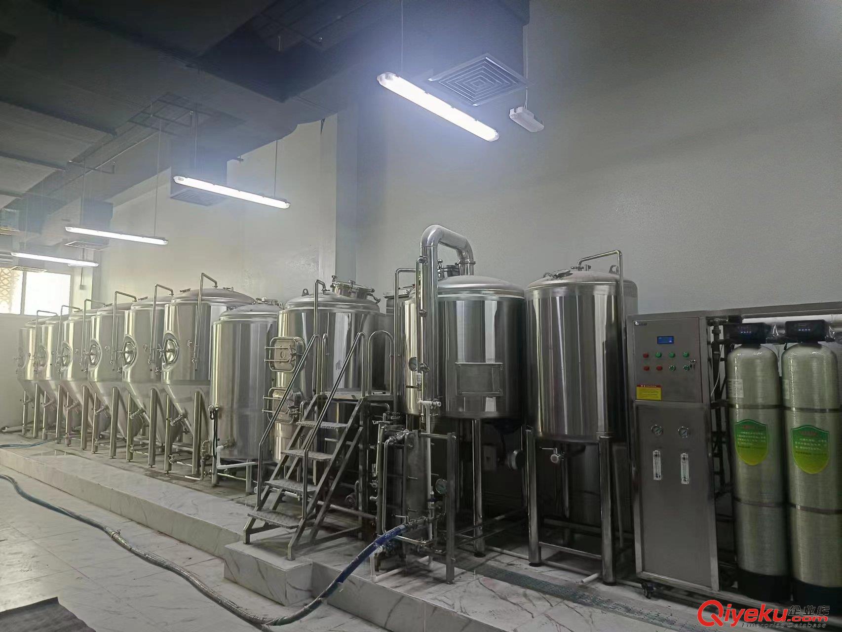 三鍋三器精釀啤酒糖化設(shè)備日產(chǎn)3000升啤酒設(shè)備