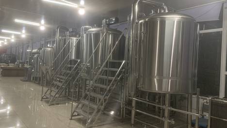山東小型1噸啤酒屋鮮啤酒設備 生產啤酒的設備原始圖片2