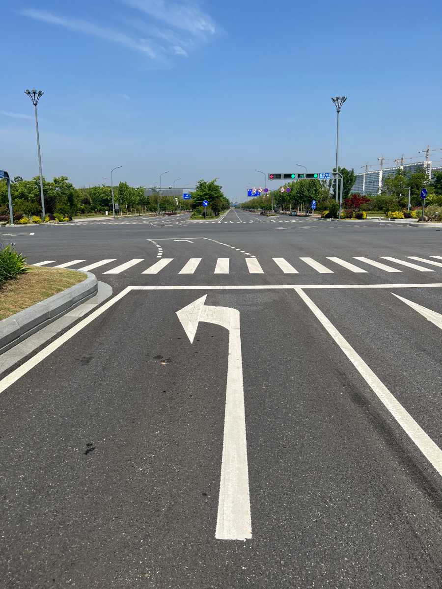 目賞交通(一八九五一七四四五六七)是專(zhuān)注道路交通劃線的公司