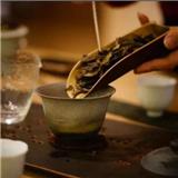 喝茶講究“三異”和“三口”