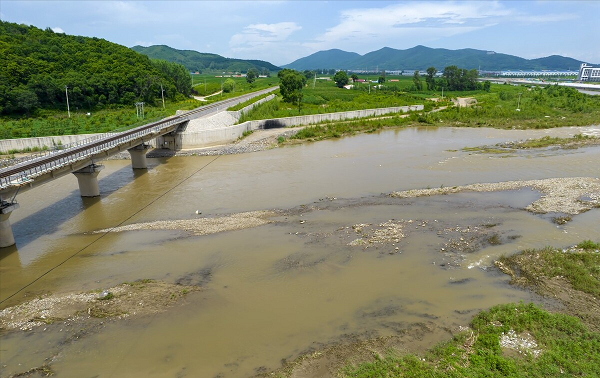 陜西西安河道護(hù)坡工程，混凝土護(hù)坡，石籠網(wǎng)護(hù)坡工程施工原始圖片2