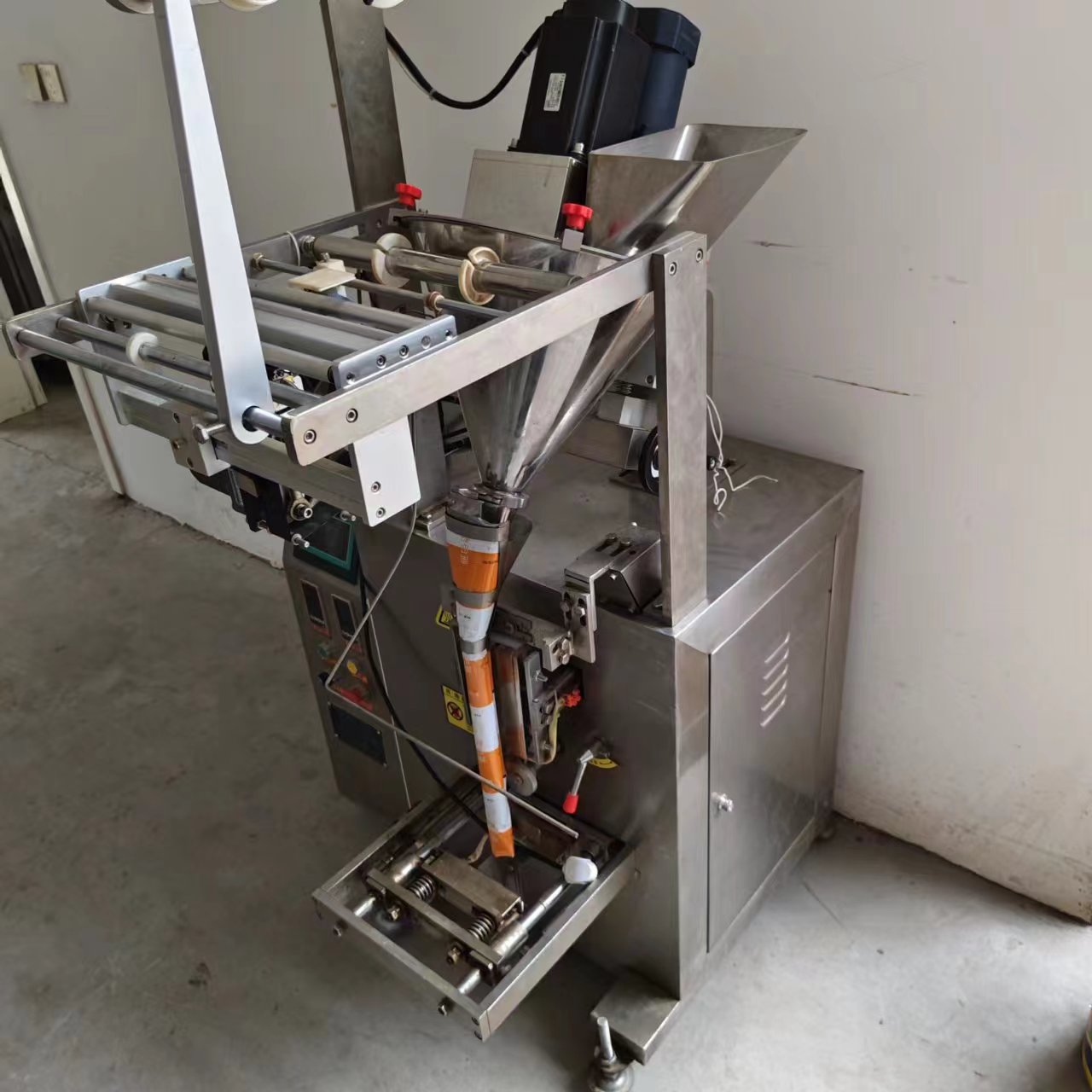 二手300型背封包裝機(jī)原始圖片2