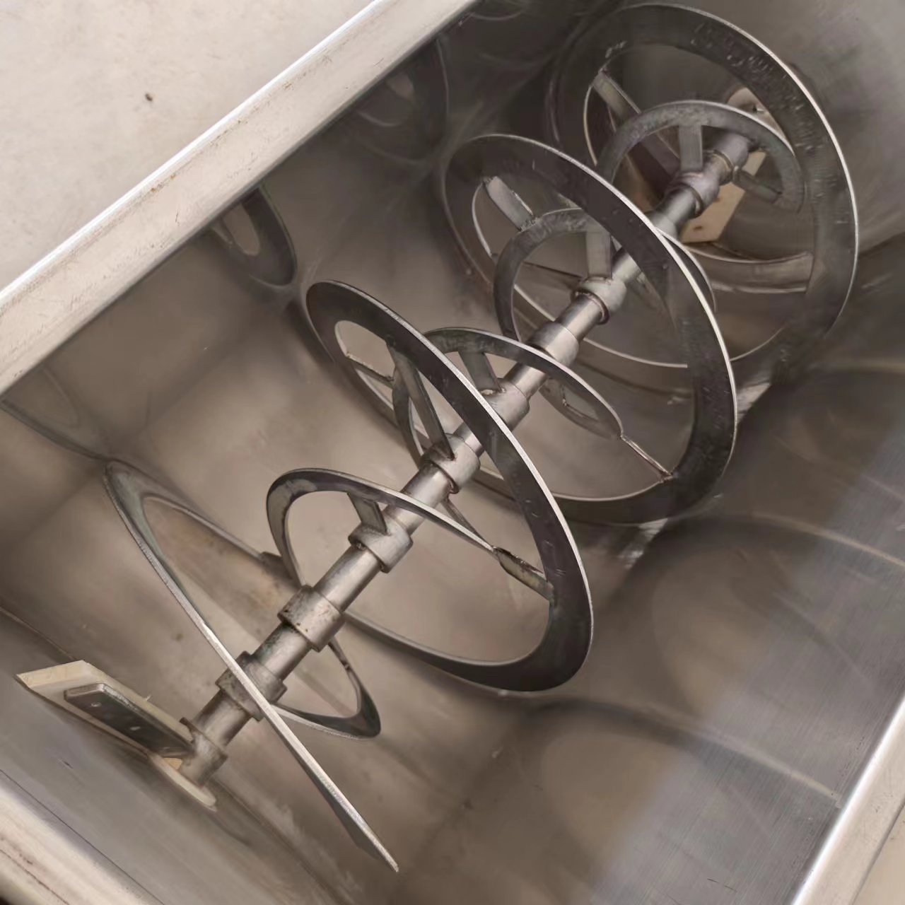 出售一臺(tái)300L二手混合機(jī)原始圖片3