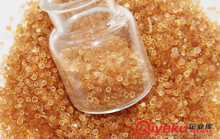 真牛皮熬制易溶于水，明黃色顆粒狀的骨膠