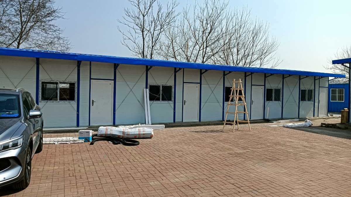 岐山工地活動板房臨時住人宿舍彩鋼巖棉板安裝