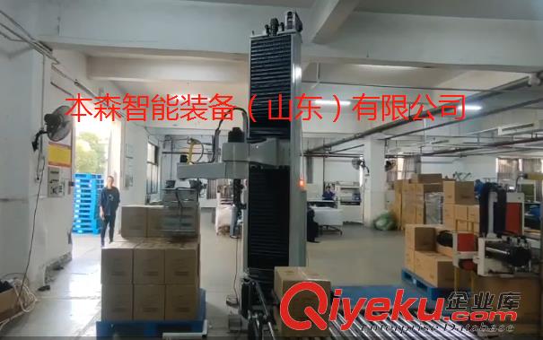立柱機器人食品行業玉米油花生油箱子碼垛系列