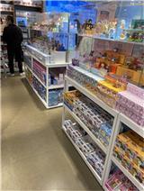 在有限的店鋪空間里擺放更多的文具