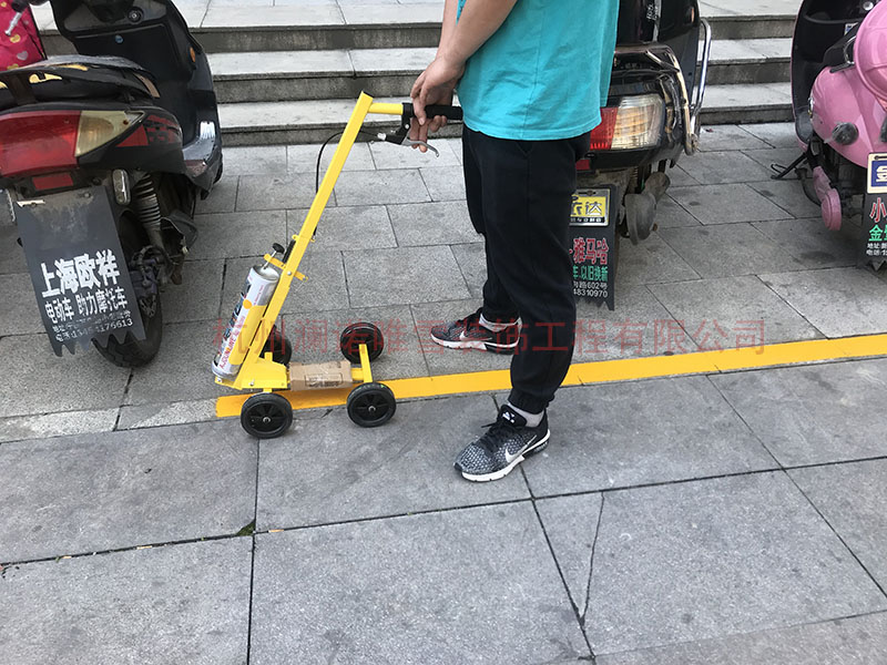 油漆劃線車馬路自噴漆劃線漆道路畫線機(jī)小區(qū)車位畫線車球場畫線器