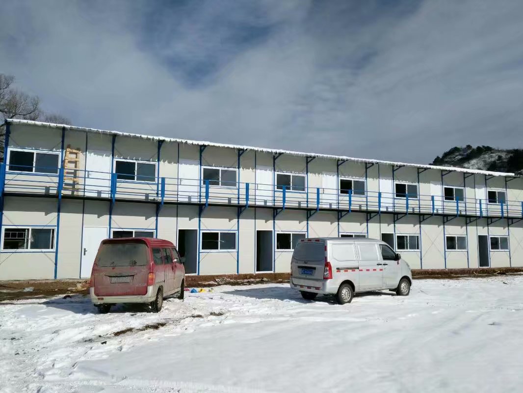 保定住人集裝箱活動(dòng)房 涿州工地臨建彩鋼房定制 緊急救災(zāi)用房原始圖片3