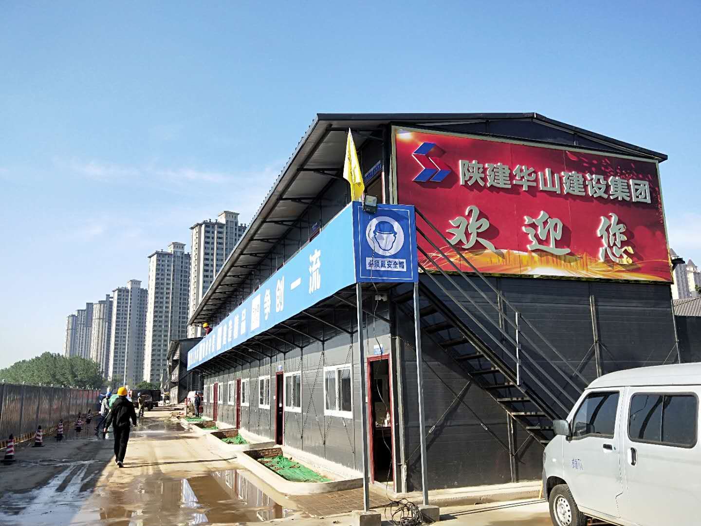 赤峰市彩鋼板活動(dòng)房廠家 林西大波紋打包箱房定制 各類板材批發(fā)
