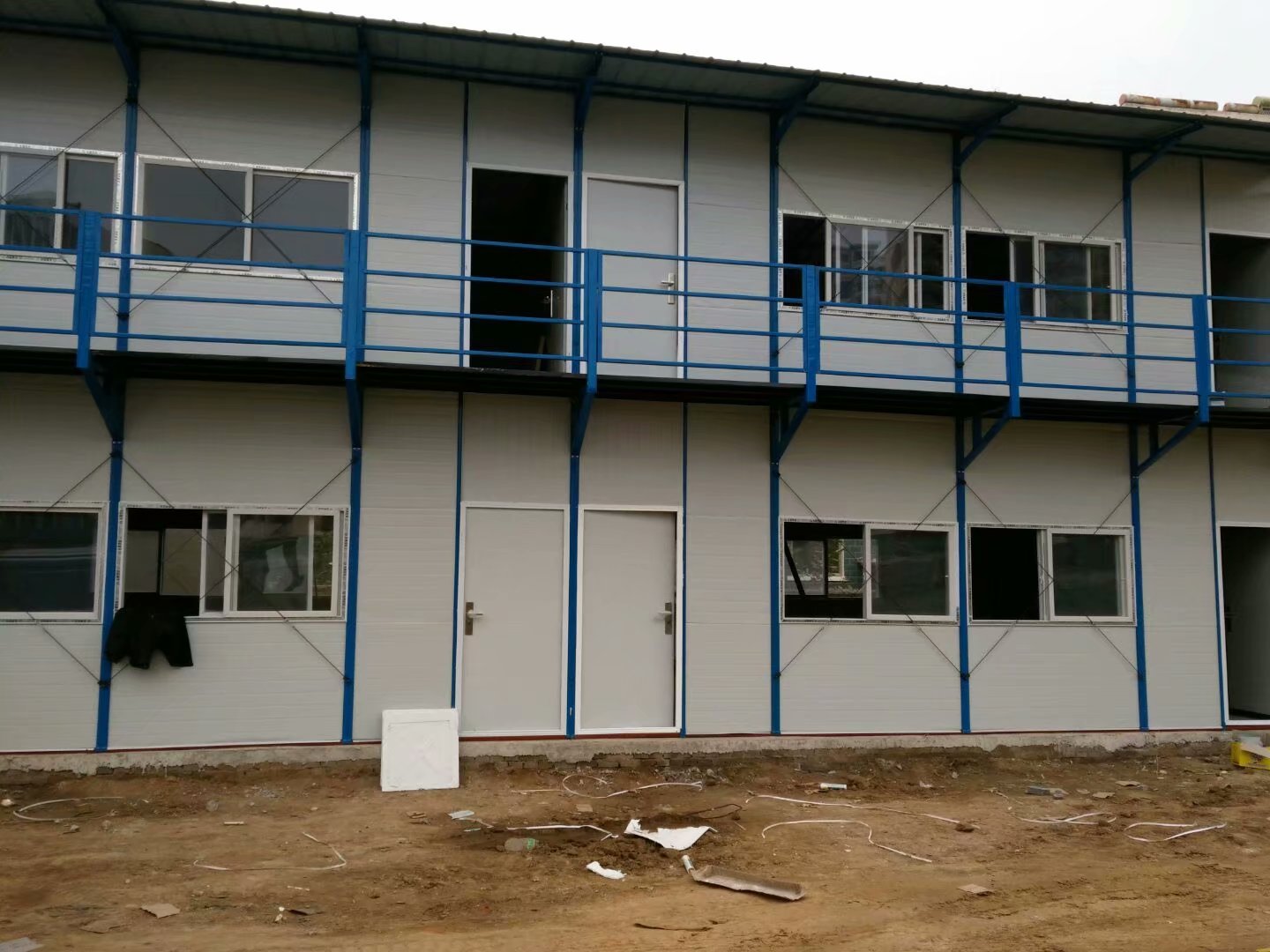 青島市雙層活動房加工 黃島玻璃幕墻辦公彩鋼房 新型材料原始圖片3