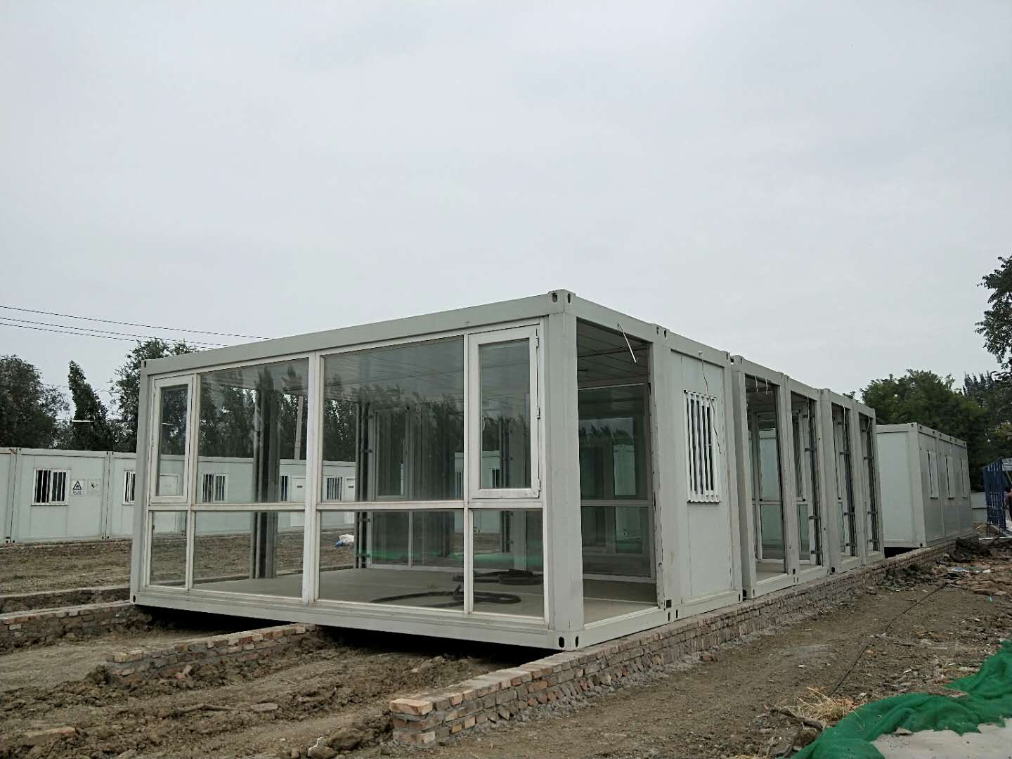 烏蘭察布彩鋼活動房承包 卓資縣巖棉夾芯板房搭建 臨時住人場所