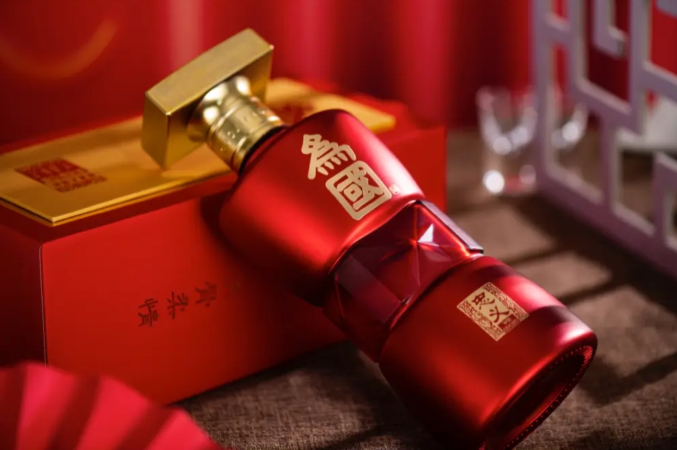 為國忠義酒，固態發酵，醇厚醬香，回味悠長的美酒
