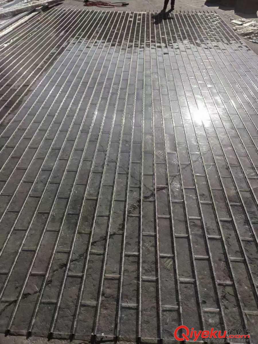 沈陽渾南星鴻門業(yè)定制水晶門，水晶電動(dòng)卷簾門，水晶透明可視窗