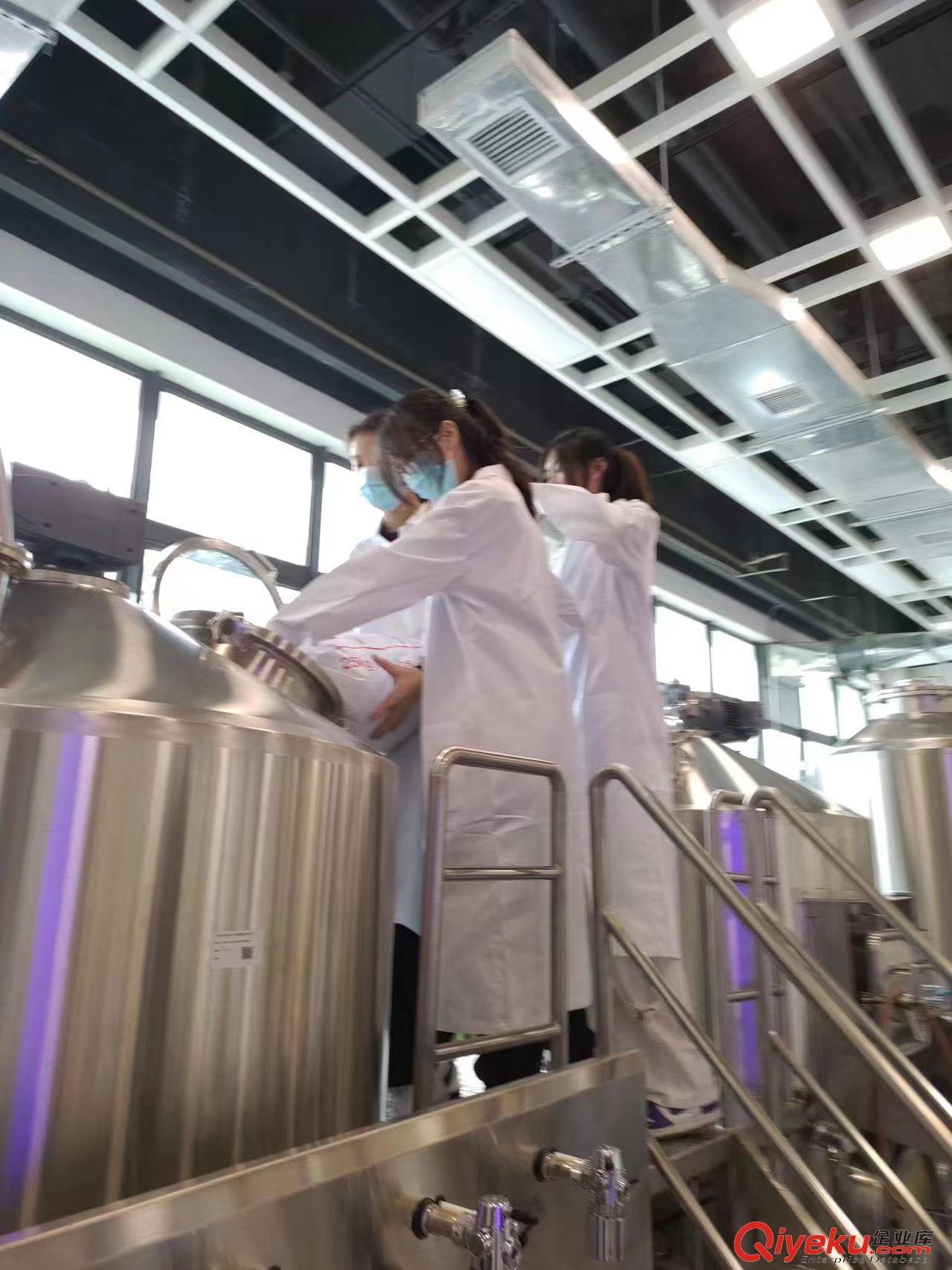 重慶3000噸啤酒廠精釀啤酒設(shè)備咨詢史密力維 大型精釀啤酒設(shè)備