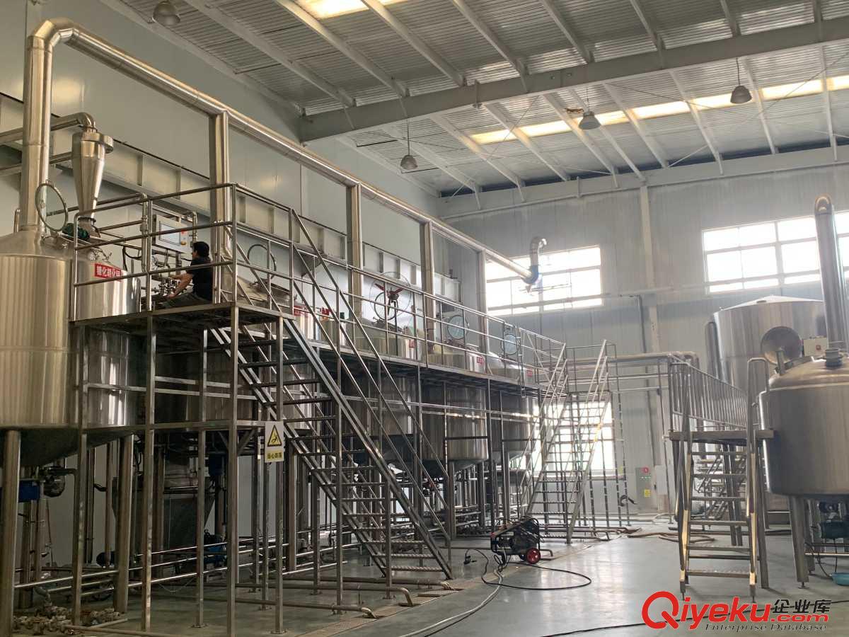 啤酒廠年產4000噸的大型精釀啤酒設備自動化