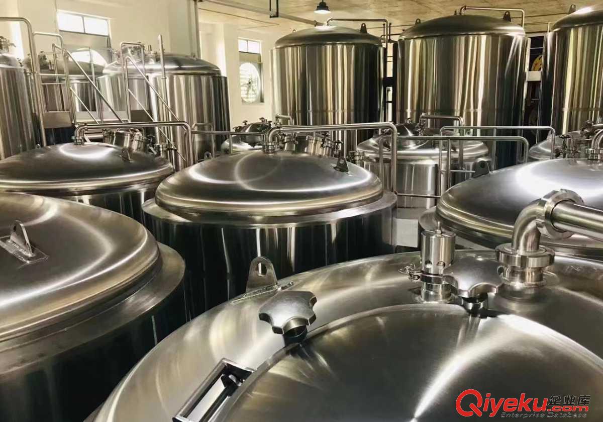 大型果啤設(shè)備 年產(chǎn)50萬噸啤酒設(shè)備生產(chǎn)廠家