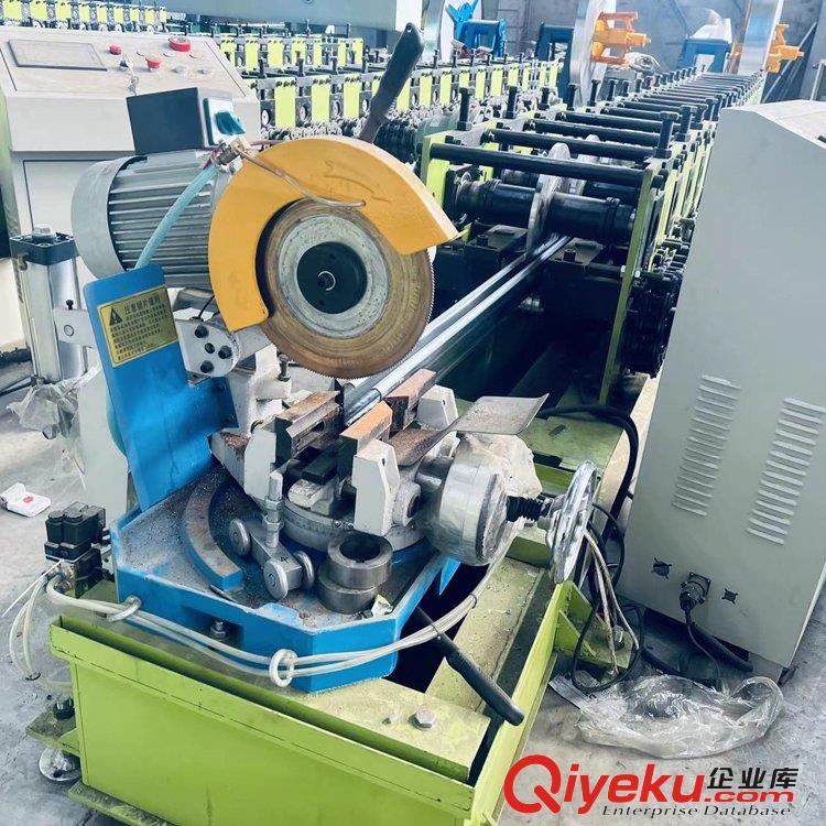 供應 c型滑道機 金碩 快速卷簾門吊軌成型機 吊軌機械設備