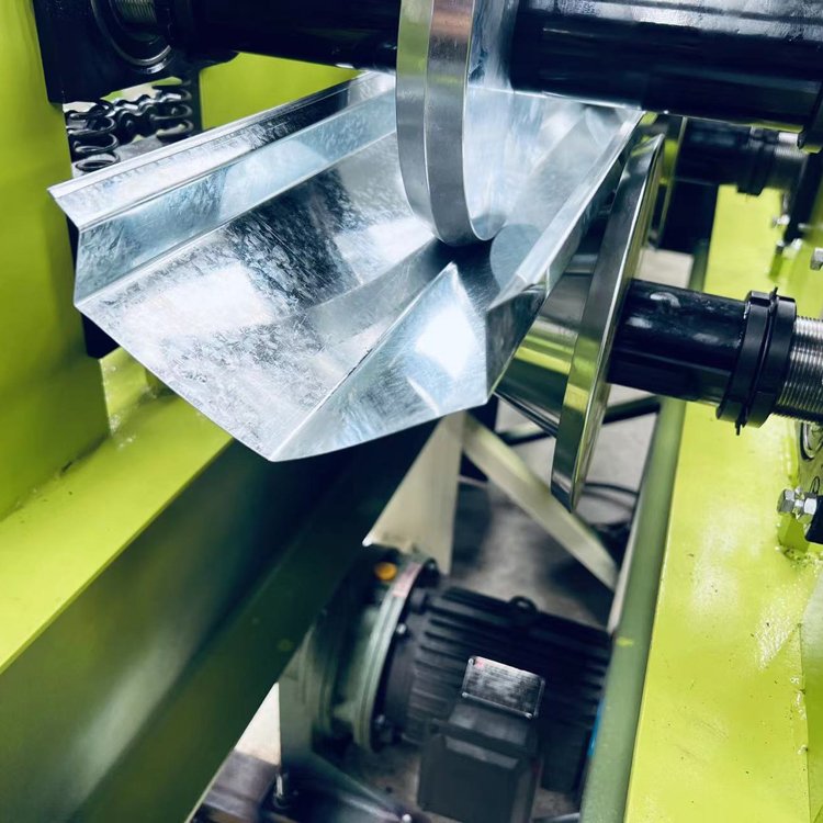 鍍鋅板包角設備 金碩 彩鋼包角機 全自動包邊成型設備原始圖片3