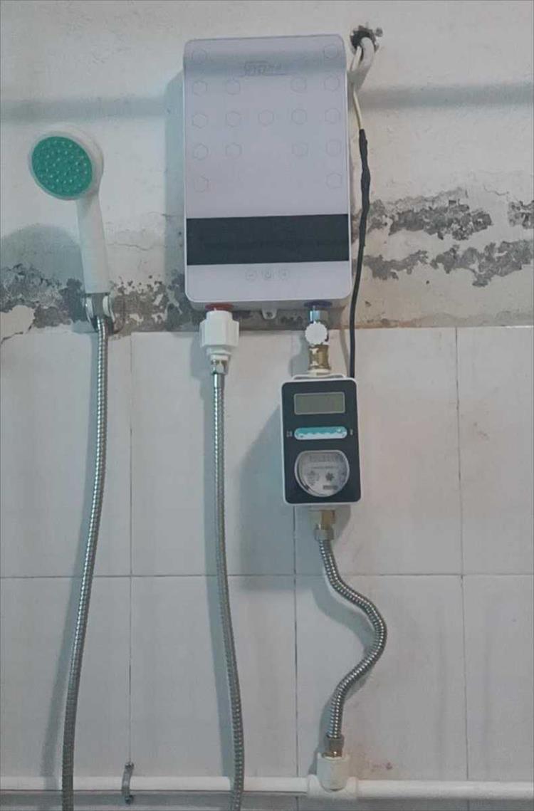 卫浴洗澡插卡收费系统 淋浴扫码节水系统图片一