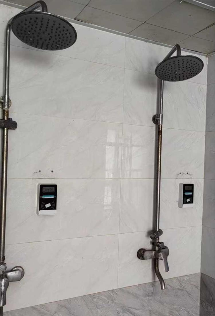 卫浴洗澡插卡收费系统 淋浴扫码节水系统图片二