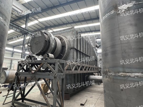 北斗機(jī)械果殼炭化機(jī)采用滾筒干餾炭化工藝